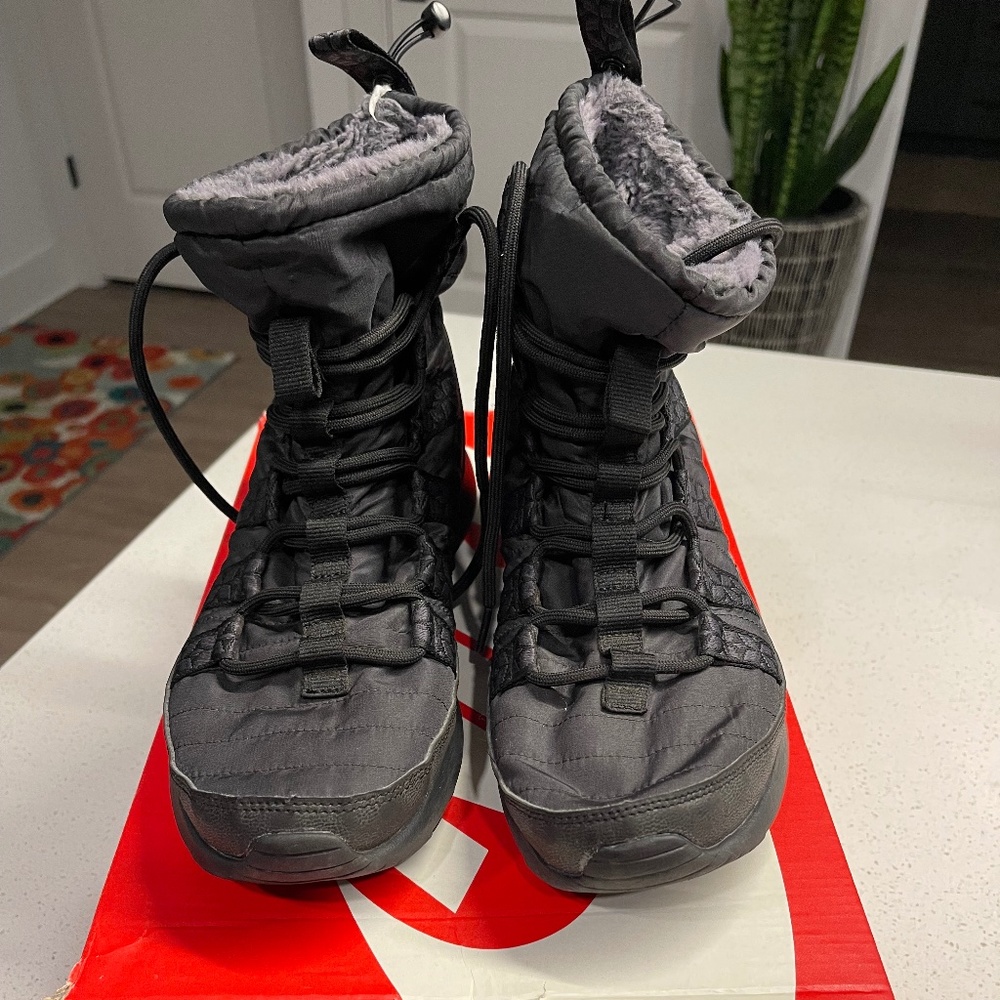 Women's Nike Rosherun Hi Sneakerboot, size 10